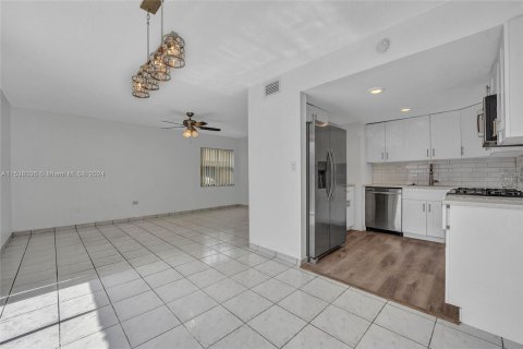 Adosado en venta en Miramar, Florida, 2 dormitorios, 92.9 m2 № 1281197 - foto 8