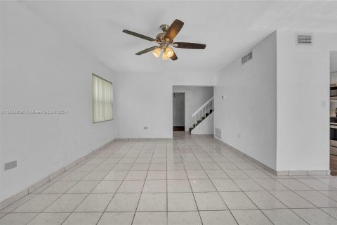 Touwnhouse à vendre à Miramar, Floride: 2 chambres, 92.9 m2 № 1281197 - photo 2