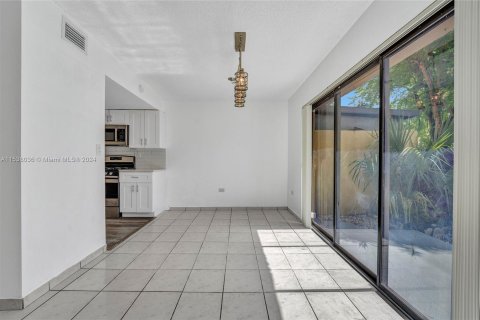 Touwnhouse à vendre à Miramar, Floride: 2 chambres, 92.9 m2 № 1281197 - photo 6