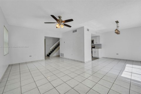 Touwnhouse à vendre à Miramar, Floride: 2 chambres, 92.9 m2 № 1281197 - photo 4