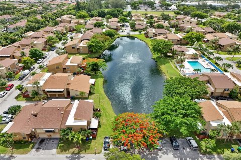 Townhouse in Miramar, Florida 2 bedrooms, 92.9 sq.m. № 1281197 - photo 23