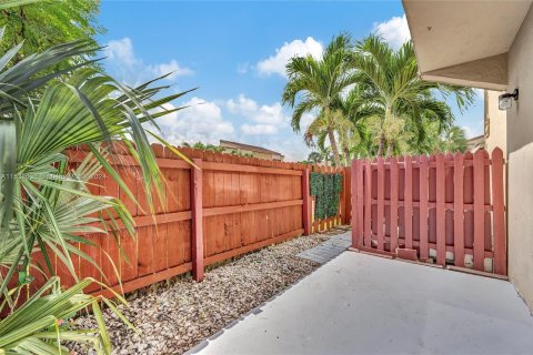 Townhouse in Miramar, Florida 2 bedrooms, 92.9 sq.m. № 1281197 - photo 21