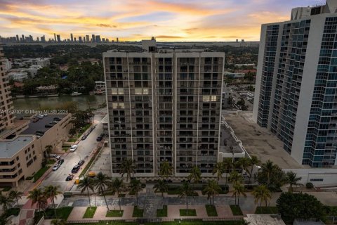 Condo in Miami Beach, Florida, 3 bedrooms  № 1281199 - photo 24