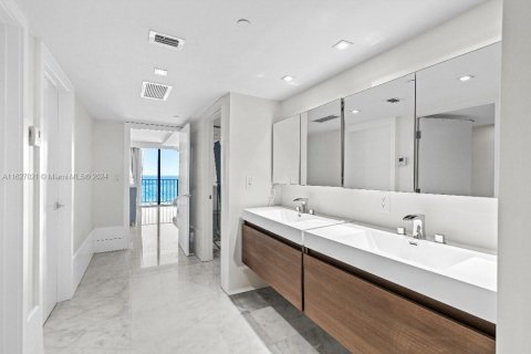 Condo in Miami Beach, Florida, 3 bedrooms  № 1281199 - photo 13