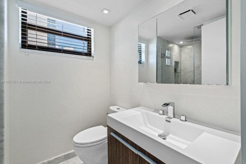 Condo in Miami Beach, Florida, 3 bedrooms  № 1281199 - photo 16