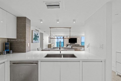 Condo in Miami Beach, Florida, 3 bedrooms  № 1281199 - photo 4