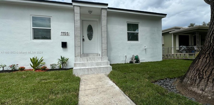 Villa ou maison à North Miami, Floride 3 chambres, 118.91 m2 № 1369178