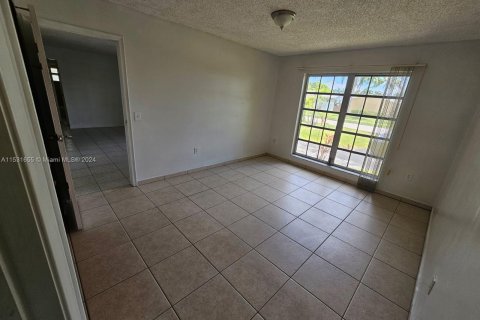 Casa en venta en Sunrise, Florida, 5 dormitorios, 124.49 m2 № 1393475 - foto 13