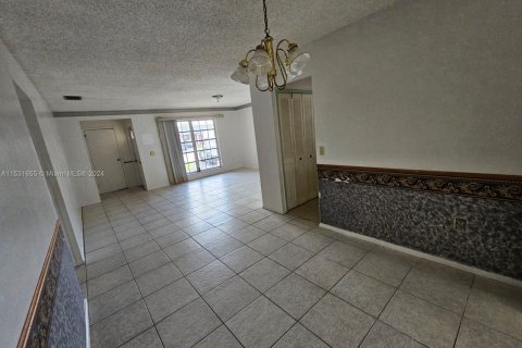 Casa en venta en Sunrise, Florida, 5 dormitorios, 124.49 m2 № 1393475 - foto 9