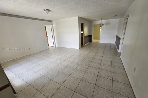 Casa en venta en Sunrise, Florida, 5 dormitorios, 124.49 m2 № 1393475 - foto 3