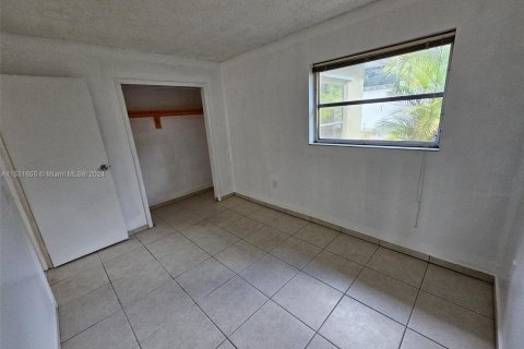 Casa en venta en Sunrise, Florida, 5 dormitorios, 124.49 m2 № 1393475 - foto 18