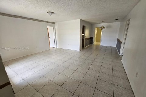 Casa en venta en Sunrise, Florida, 5 dormitorios, 124.49 m2 № 1393475 - foto 4