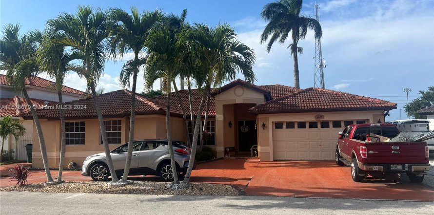 Villa ou maison à Hialeah, Floride 4 chambres, 192.68 m2 № 1393477