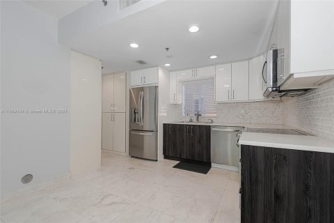 Townhouse in Miami, Florida 2 bedrooms, 111.48 sq.m. № 1393507 - photo 12