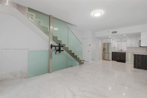 Adosado en venta en Miami, Florida, 2 dormitorios, 111.48 m2 № 1393507 - foto 8