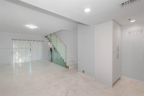 Adosado en venta en Miami, Florida, 2 dormitorios, 111.48 m2 № 1393507 - foto 15