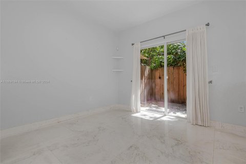 Adosado en venta en Miami, Florida, 2 dormitorios, 111.48 m2 № 1393507 - foto 3