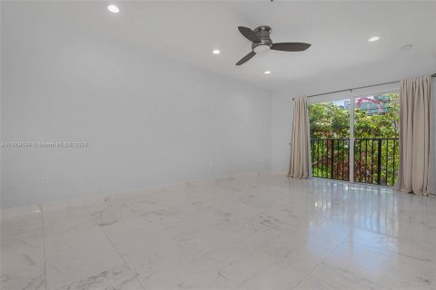 Townhouse in Miami, Florida 2 bedrooms, 111.48 sq.m. № 1393507 - photo 22