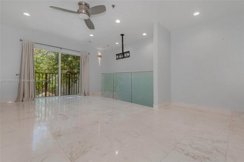 Townhouse in Miami, Florida 2 bedrooms, 111.48 sq.m. № 1393507 - photo 21