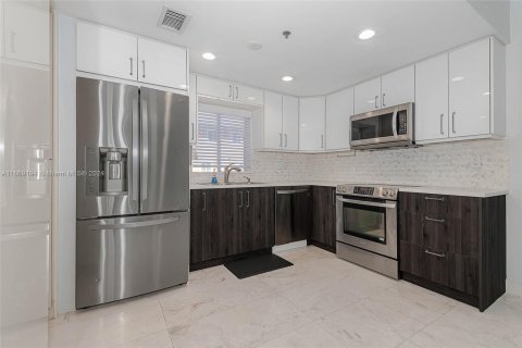 Touwnhouse à vendre à Miami, Floride: 2 chambres, 111.48 m2 № 1393507 - photo 14