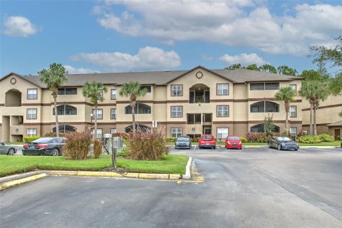 Condo in Tampa, Florida, 2 bedrooms  № 1363419 - photo 1