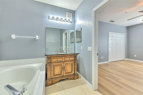 Condo in Tampa, Florida, 2 bedrooms  № 1363419 - photo 29