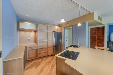 Condominio en venta en Hollywood, Florida, 1 dormitorio, 73.11 m2 № 1330202 - foto 11