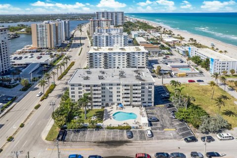 Condominio en venta en Hollywood, Florida, 1 dormitorio, 73.11 m2 № 1330202 - foto 1