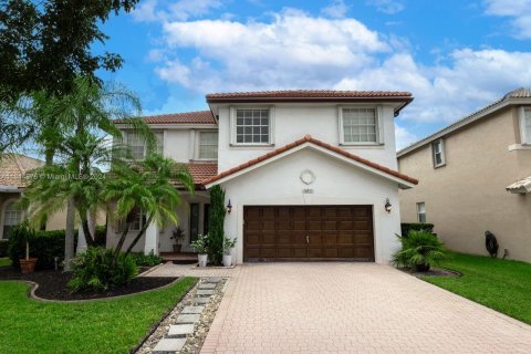 House in Pembroke Pines, Florida 5 bedrooms, 293.2 sq.m. № 1330157 - photo 2