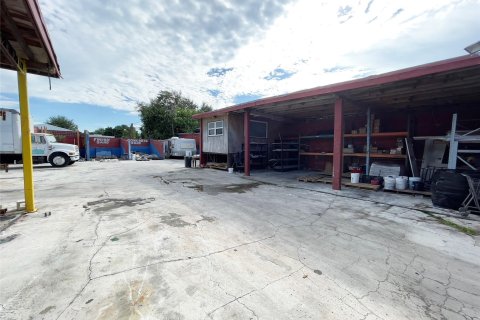 Commercial property in Miami, Florida № 878764 - photo 12