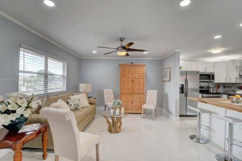 Condominio en venta en Delray Beach, Florida, 1 dormitorio, 67.45 m2 № 8519 - foto 2