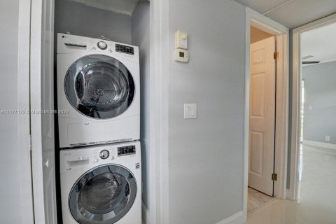 Condominio en venta en Delray Beach, Florida, 1 dormitorio, 67.45 m2 № 8519 - foto 14