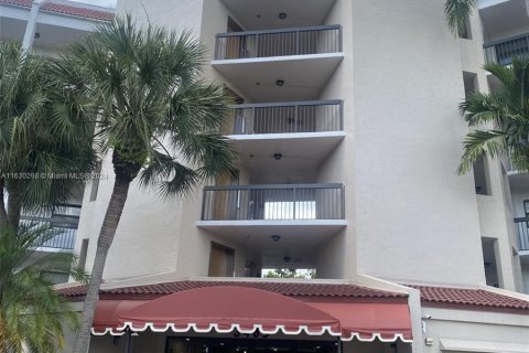 Condo in Lauderhill, Florida, 2 bedrooms  № 1291697 - photo 1