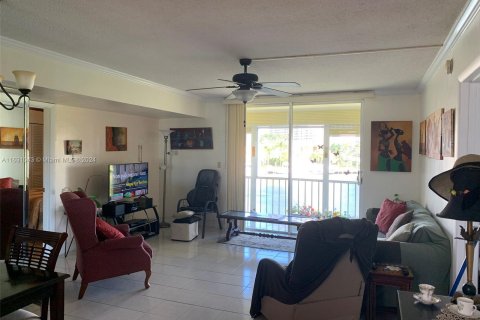 Condo in Aventura, Florida, 2 bedrooms  № 1291676 - photo 23