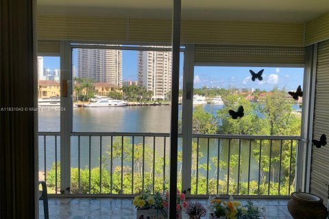 Condo in Aventura, Florida, 2 bedrooms  № 1291676 - photo 1