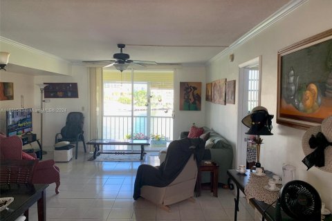 Condo in Aventura, Florida, 2 bedrooms  № 1291676 - photo 22