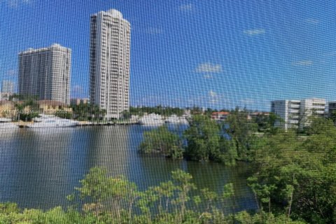 Condominio en venta en Aventura, Florida, 2 dormitorios, 71.72 m2 № 1291676 - foto 3