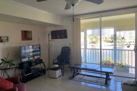 Condo in Aventura, Florida, 2 bedrooms  № 1291676 - photo 21