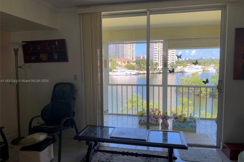 Condo in Aventura, Florida, 2 bedrooms  № 1291676 - photo 5