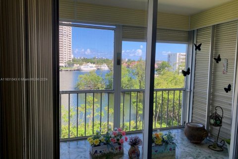 Condo in Aventura, Florida, 2 bedrooms  № 1291676 - photo 4