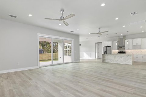 Villa ou maison à vendre à Port Charlotte, Floride: 3 chambres, 218.97 m2 № 939453 - photo 8