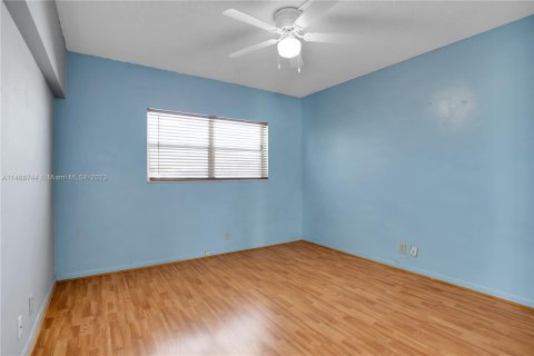 Condo in Lauderdale-by-the-Sea, Florida, 2 bedrooms  № 848035 - photo 20