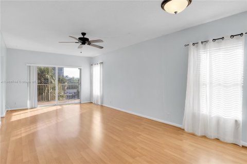 Condo in Lauderdale-by-the-Sea, Florida, 2 bedrooms  № 848035 - photo 12