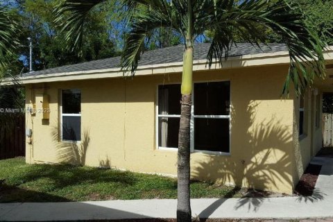 House in Palm Springs, Florida 5 bedrooms, 192.49 sq.m. № 848045 - photo 5
