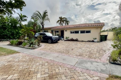 House in North Miami, Florida 4 bedrooms, 224.82 sq.m. № 1328199 - photo 7