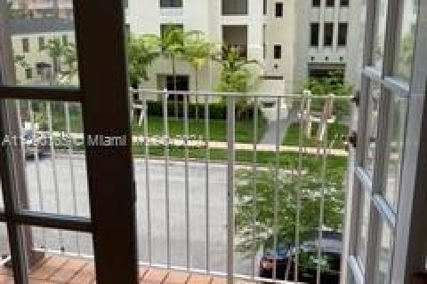 Condo in Coral Gables, Florida, 2 bedrooms  № 1280746 - photo 1