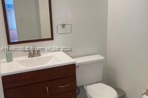 Condo in Coral Gables, Florida, 2 bedrooms  № 1280746 - photo 14