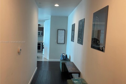 Condominio en venta en Miami, Florida, 1 dormitorio, 74.6 m2 № 652313 - foto 19