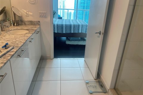 Condo in Miami, Florida, 1 bedroom  № 652313 - photo 3