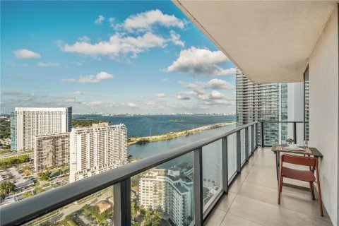 Condo in Miami, Florida, 3 bedrooms  № 205290 - photo 24